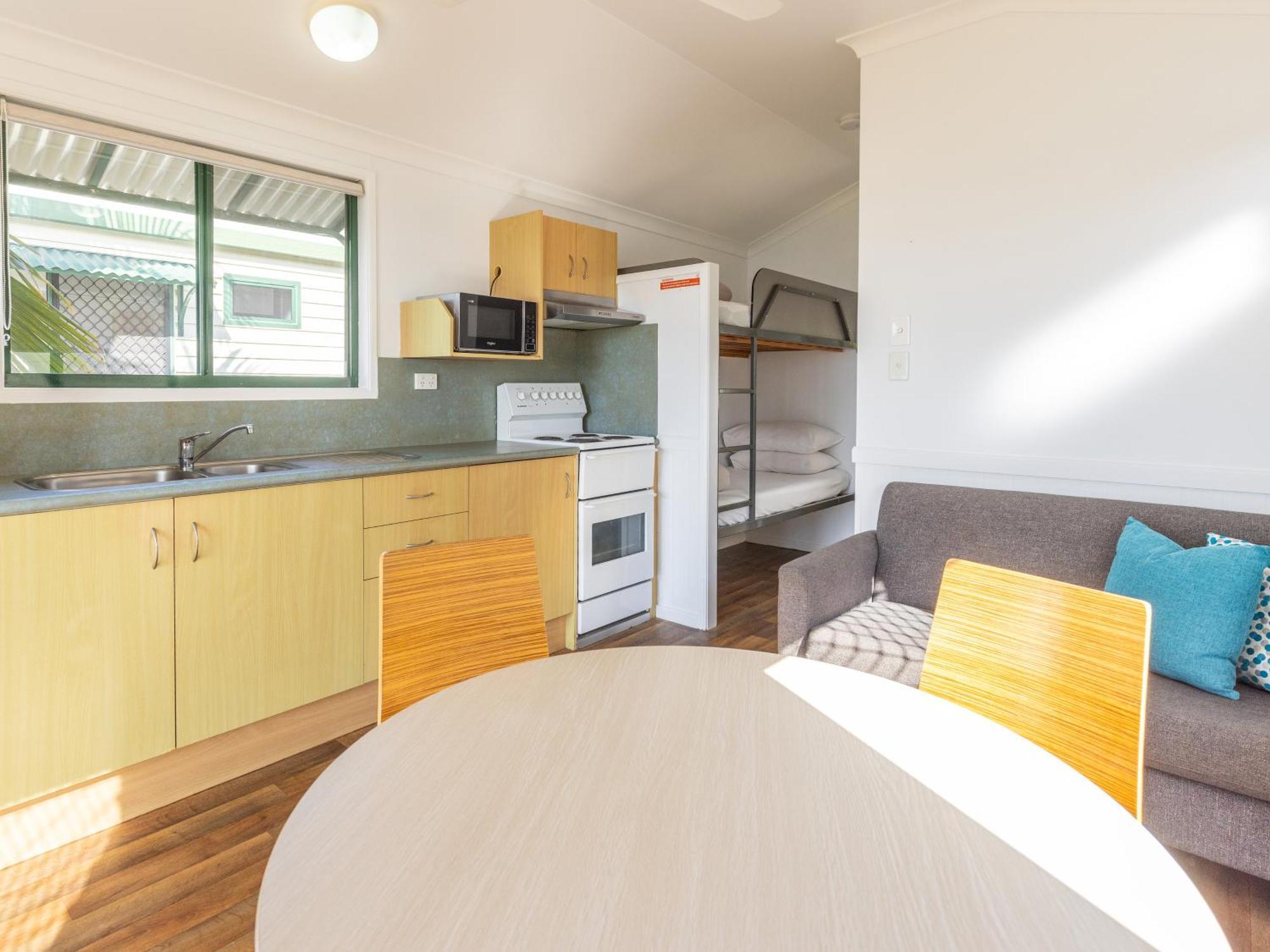 Nrma Bowen Beachfront Holiday Park Номер фото